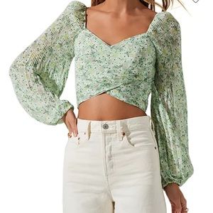 Astr the label BONNIE Floral cropped top